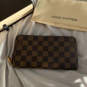 Louis Vuitton Zippy Wallet
